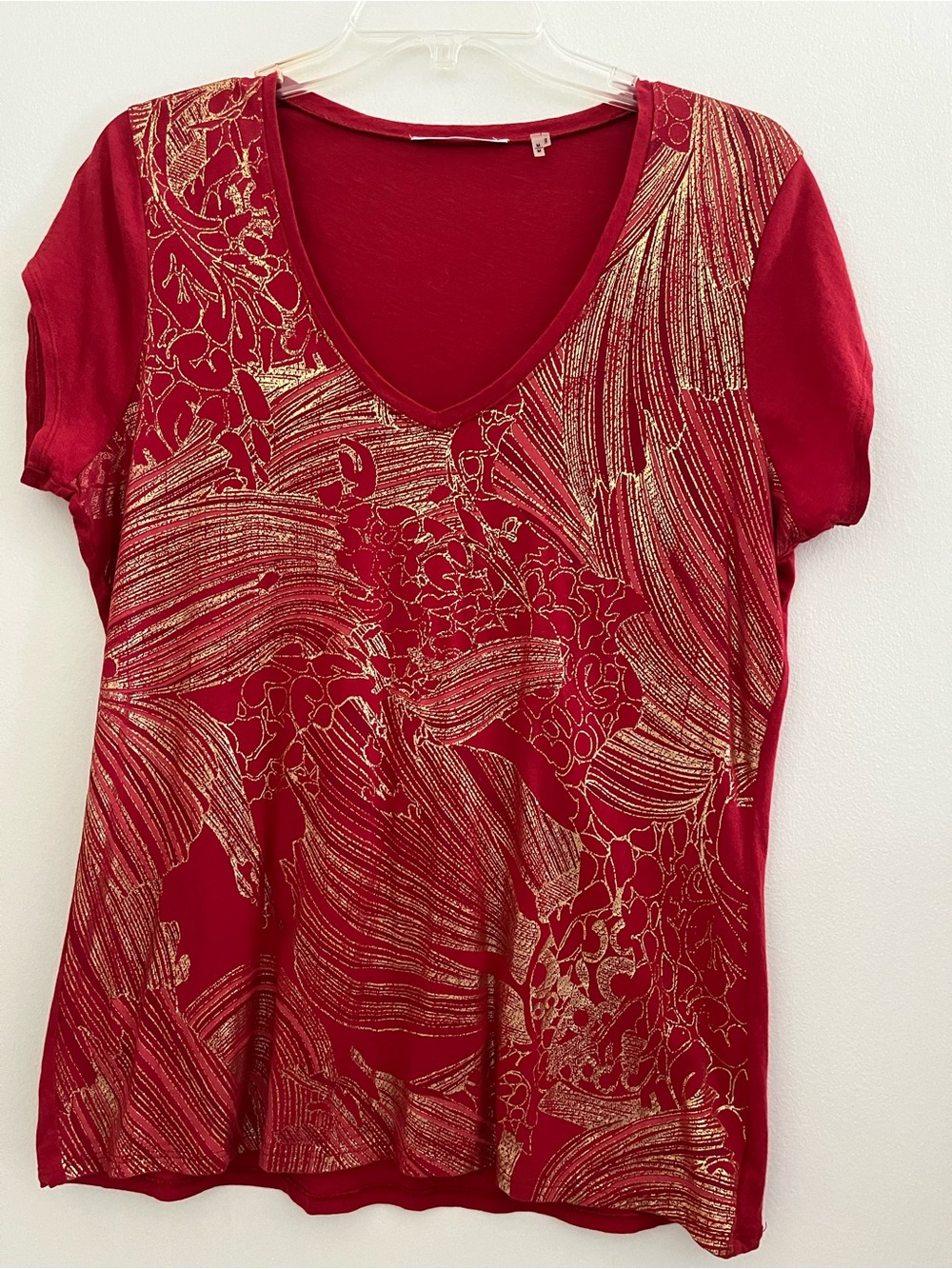 Tahari Red V-Neck Women’s Top with Gold Foil Print -Red Medium